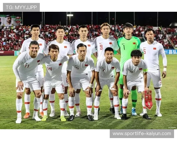 被骂惨的男足球星背后真相 揭示公众舆论的无情与明星压力