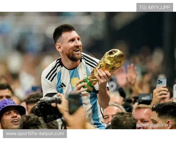 足球巨星年轻时技术风采:从梅西到C罗的成长轨迹与天赋展示 足球巨星年轻时技术风采:从梅西到C罗的成长轨迹与天赋展示